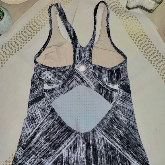 Black & white Lululemon tank top. Built-in bra - Picture 2 of 5